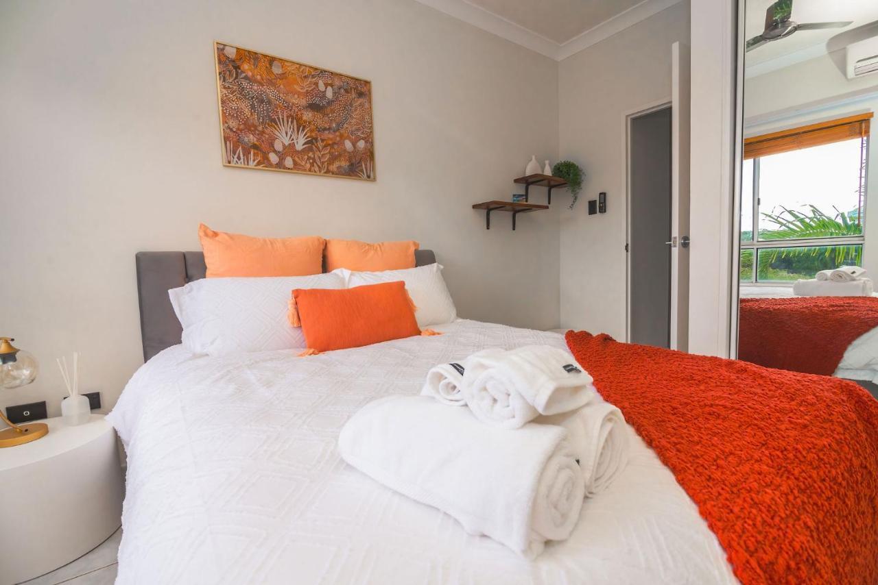 Tropical Bliss In Woolner Apartment