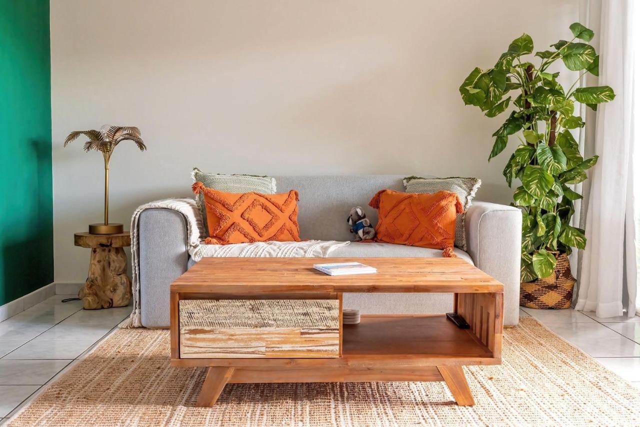 Tropical Bliss In Woolner * Stuart Park