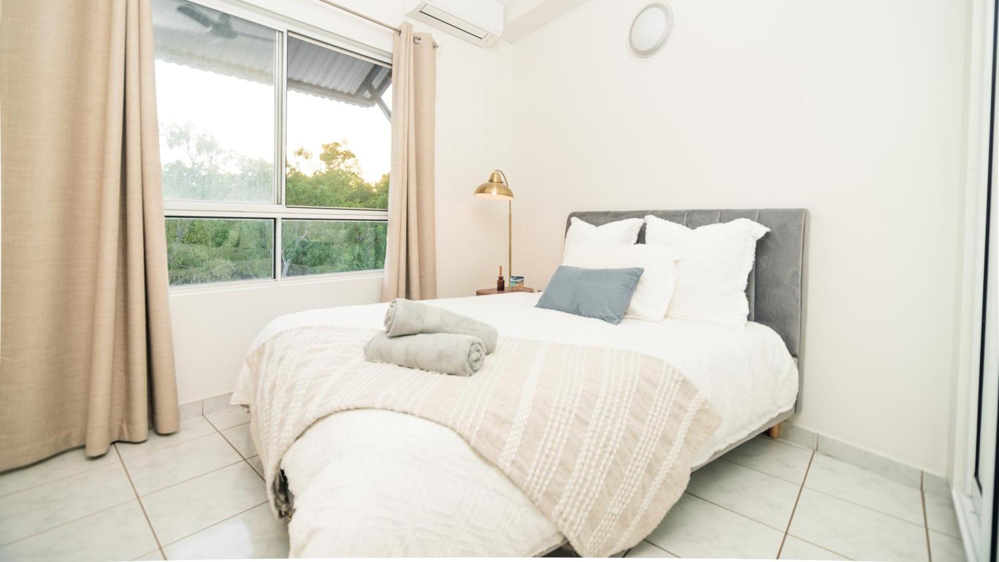 Tropical Bliss In Woolner *